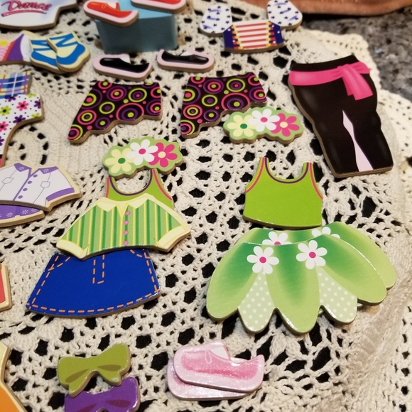 EUC 54 pcs. 2 magnetic dress dolls - Picture 7 of 13